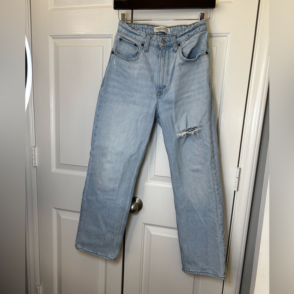 Abercrombie and Fitch High Rise 90s Relaxed Jean Curve Love